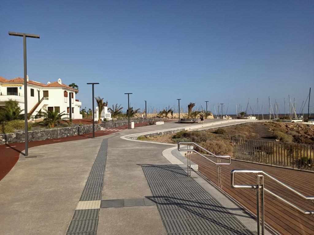 Paseo Marítimo Amarilla Golf, San Miguel de Abona, Tenerife. Pavimento podotáctil